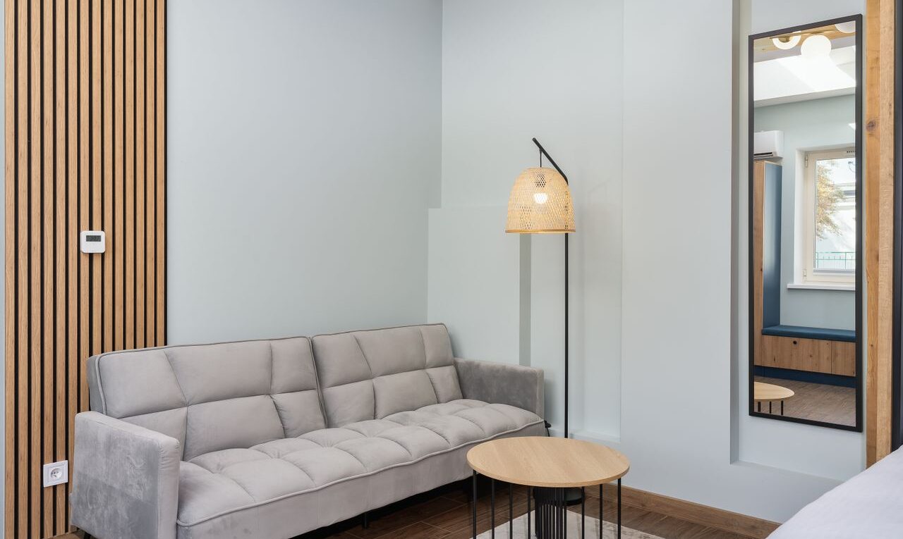sofa rozkładana w mieszkaniu